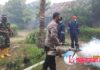 Antisipasi Demam Berdarah, Petugas Gabungan Di Randublatung Blora Lakukan Fogging