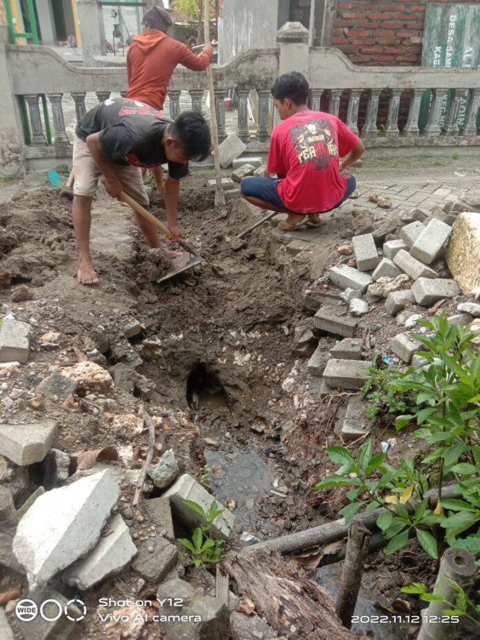 Gara Gara Proyek Jembatan Jalan Paving Rt 01 Rw 01 Desa Sambong Rusak