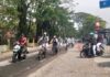 Dikepung Proyek Cor Beton,Jalan Depan Universitas Bojonegoro (UNIGORO)