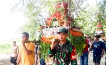 Lestarikan Budaya Kearifan Lokal, Babinsa Koramil Temayang Bojonegoro ikuti Tradisi Nyadran