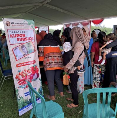 Antrian program subsidi penunjang kebutuhan pokok oleh PD BPR Bank Daerah Bojonegoro