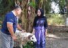 Sedekah Bumi di Kelurahan Banjarejo, Nanik Loestiani Serahkan Satu Ekor Kambing Mantan Camat Balen