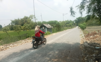 Lapis Agregat (LPA) Proyek Jalan BKKD di Desa Beged, Diduga Tak Sesuai Spesifikasi