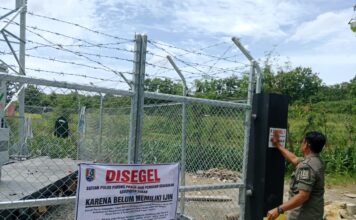 Tower Disegel Usai Rampung, Penindakan Satpol PP Tuban Dinilai Setengah Hati