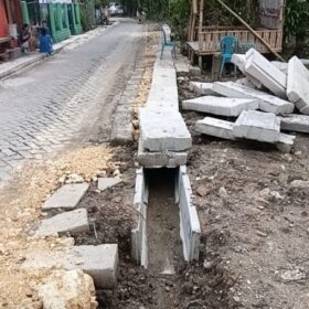 Polemik Cover U-Ditch Non-SNI di Proyek Drainase Batokan Menguat, Berpotensi Jadi Temuan BPK