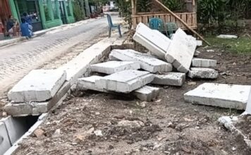 Polemik Cover U-Ditch Non-SNI di Proyek Drainase Batokan, DPKPCK Bojonegoro Belum Beri Klarifikasi