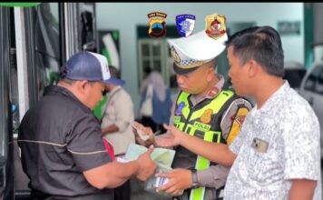 Cegah Kecelakaan Mudik, Satlantas Polres Blora Gelar Ram Check Bus di Garasi PO Mekarsari