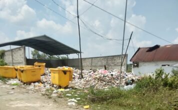 Sampah Menggunung, Bau Menyengat Teror Warga Simo Soko