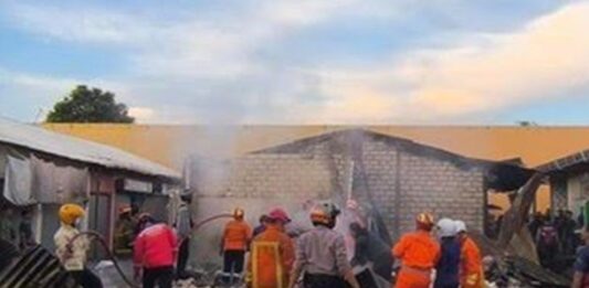 Puluhan Kios Pasar Baru Tuban Ludes Terbakar, Kerugian Ratusan Juta, Pemkab Janji Tata Ulang