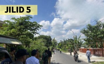 Rencana Portal Resmi Mulai Dibahas, Warga Pekuwon Tuban Khawatir Ganggu Aktivitas Pendidikan dan Keagamaan (Jilid 5)Â Tim dari Kabupaten saat meninjau lokasi rencana pemasangan portal di Desa Pekuwon.