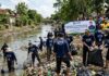 Mahasiswa UTR Cepu Bentuk Komunitas Mahasiswa Sampah, Bersihkan Sungai Kening di Bangilan