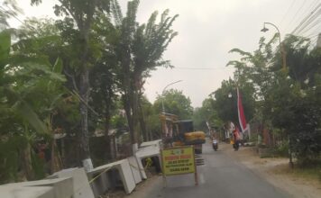 U-Ditch Retak Tetap Terpasang, Pengawasan Proyek Drainase Sokosari Dipertanyakan