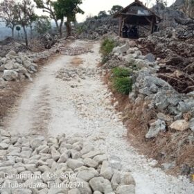 Proyek Jalan P-APBD Tuban Rp779 Juta Disorot, Batu Besar Berongga dan Pengawasan Dipertanyakan